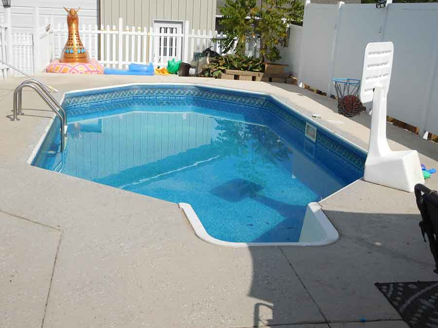Nice 3 Bedroom, 2 story house with in ground pool